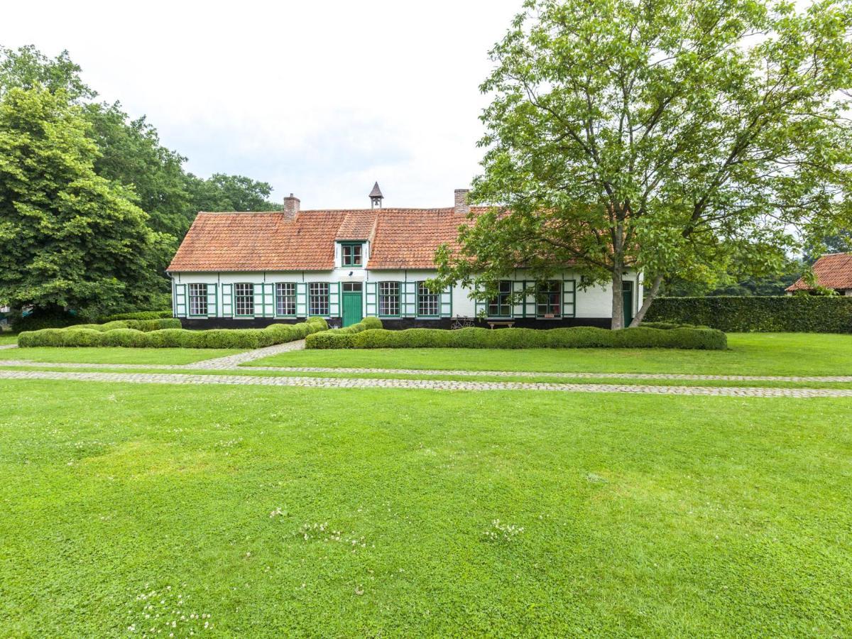 Beautiful Farmhouse In Beernem With Big Garden Exterior foto