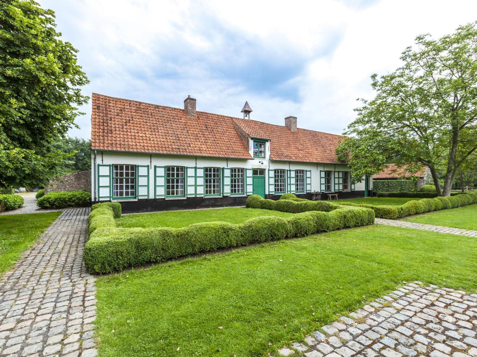Beautiful Farmhouse In Beernem With Big Garden Exterior foto